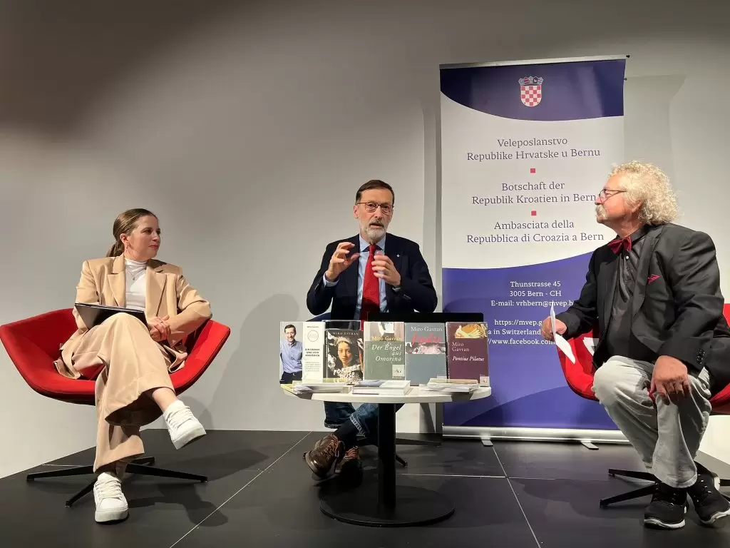 8ec77675 691f 4f2e b78c 8341b6ee61c1